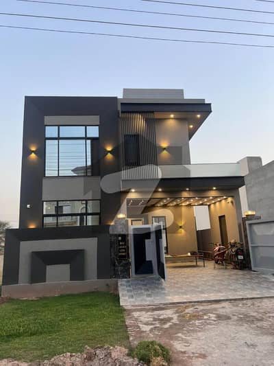 ایل ڈی اے ایوینیو ۔ بلاک جے ایل ڈی اے ایوینیو,لاہور میں 6 کمروں کا 10 مرلہ مکان 3.25 کروڑ میں برائے فروخت۔