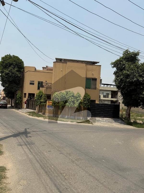 گلشنِ لاہور لاہور میں 3 کمروں کا 9 مرلہ مکان 4.25 کروڑ میں برائے فروخت۔ گلشنِ لاہور لاہور میں 3 کمروں کا 9 مرلہ مکان 4.25 کروڑ میں برائے فروخت۔