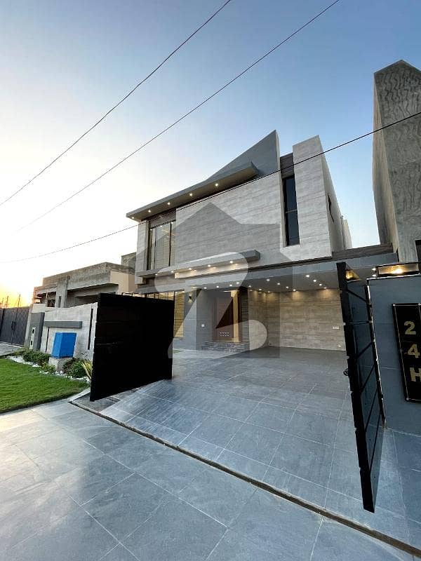 Premium Location 1 Kanal Beautiful House Available For Sale Premium Location 1 Kanal Beautiful House Available For Sale