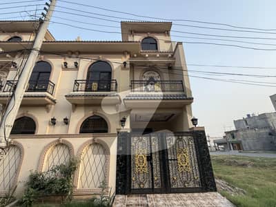 بسم اللہ ہاؤسنگ سکیم جی ٹی روڈ,لاہور میں 3 کمروں کا 3 مرلہ مکان 1.38 کروڑ میں برائے فروخت۔