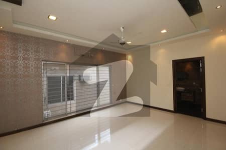 1 Kanal Upper Portion Like Brand New with Separate Gate Location DHA Phase 3