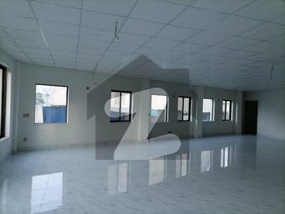 گلبرگ 3 گلبرگ,لاہور میں 2 کنال عمارت 14.0 لاکھ میں کرایہ پر دستیاب ہے۔