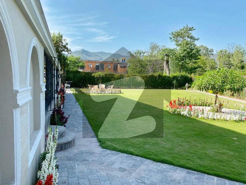 Park Facing E7 Extra Land Old House is for SALE Park Facing E7 Extra Land Old House is for SALE