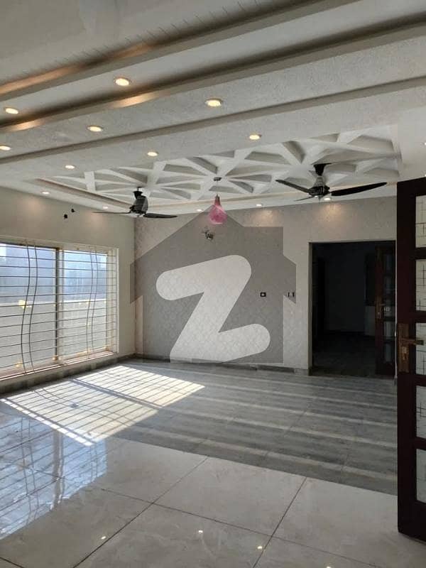 Beautiful Location Full House Available For Rent Beautiful Location Full House Available For Rent