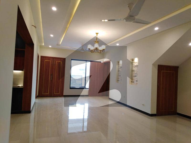 10 Marla Beautiful Lower Portion Available For Rent 10 Marla Beautiful Lower Portion Available For Rent