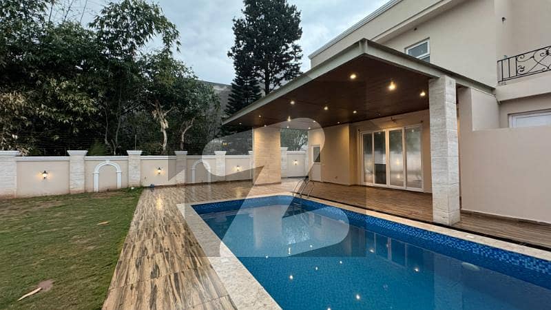 Luxurious Architectural Masterpiece with Stunning Pool Luxurious Architectural Masterpiece with Stunning Pool