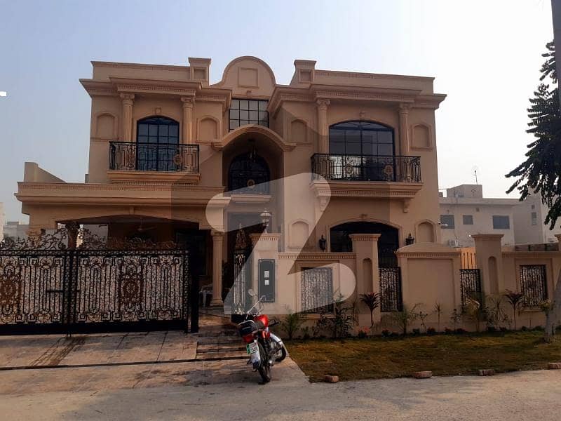 1 KANAL BEAUTIFUL HOUSE AVAILBE FOR RENT 1 KANAL BEAUTIFUL HOUSE AVAILBE FOR RENT