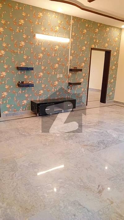 ڈی ایچ اے فیز 7 - بلاک کیو فیز 7,ڈیفنس (ڈی ایچ اے),لاہور میں 3 کمروں کا 1 کنال بالائی پورشن 1.0 لاکھ میں کرایہ پر دستیاب ہے۔