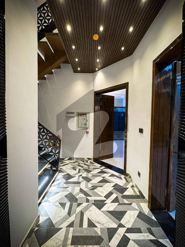 10 MARLA BRAND NEW BUNGALOW AVAILABLE
