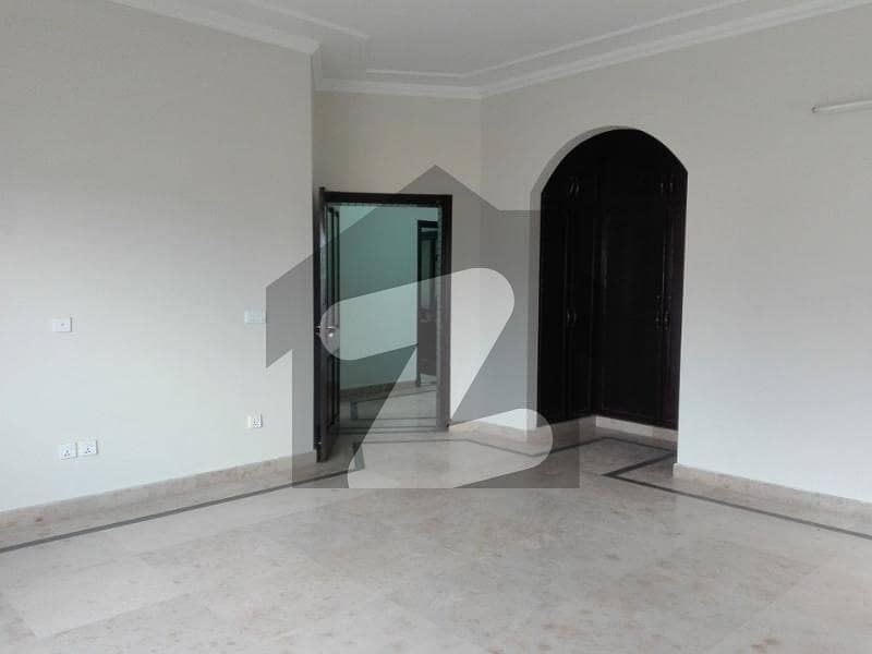 1 Kanal Upper Portion For Rent Available In E-11 1 Kanal Upper Portion For Rent Available In E-11