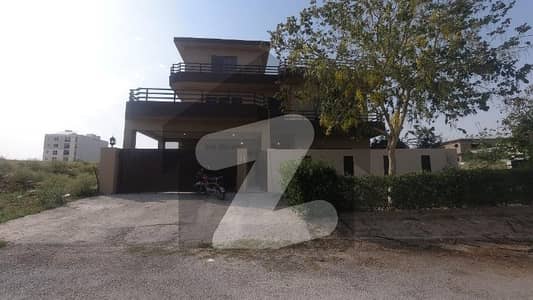 Proper Corner 1 Kanal House On Main Double Road Back In Block C Up For Sale On Urgent Basis In Investor Rate Proper Corner 1 Kanal House On Main Double Road Back In Block C Up For Sale On Urgent Basis In Investor Rate