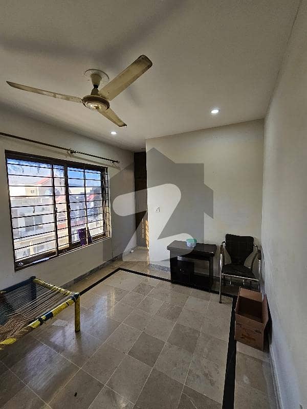 Mumty Room Available For Rent In G13 Mumty Room Available For Rent In G13