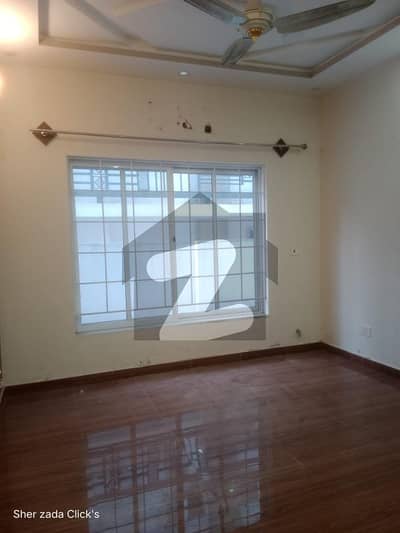 Sunfacing /Designer / Brand new 7 Marla House Available For Rent