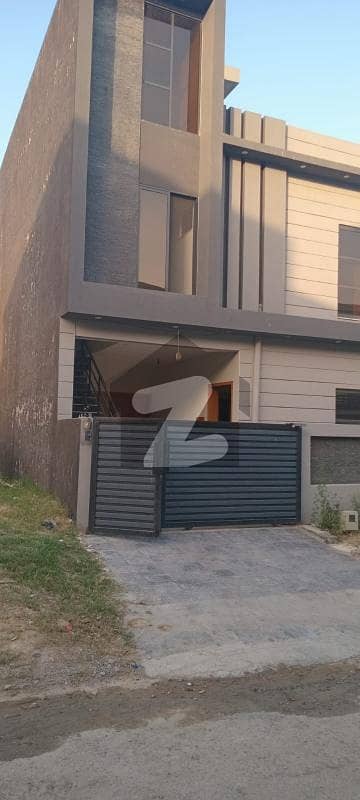 ایم پی سی ایچ ایس ۔ ملٹی گارڈنز بی ۔ 17,اسلام آباد میں 4 کمروں کا 6 مرلہ مکان 2.28 کروڑ میں برائے فروخت۔