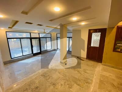 House For Grabs In 533 Square Yards Islamabad