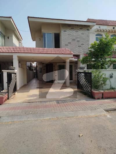 For Sale : 11 Marla Asian Villa Very Prime Location In Safari Villas Bahria Town