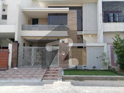 پنجاب گورنمنٹ سرونٹ ہاؤسنگ فاؤنڈیشن فیصل آباد میں 7 مرلہ مکان 2.2 کروڑ میں برائے فروخت۔