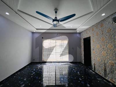 F-11/1 One kanal house for rent 6 Bedroom drawing dining Tv lounge kitchen Double unit Front open Rent 5 Lakh