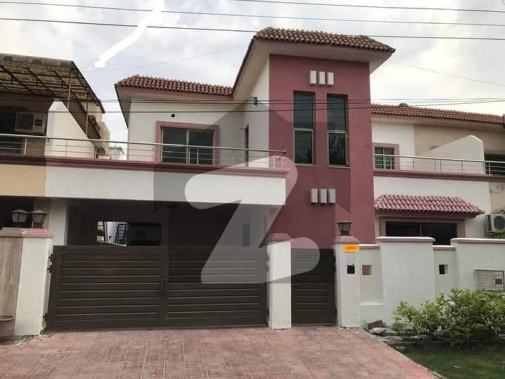10 MARLA 5 BEDROOMS SD HOUSE AVAILABLE FOR SALE 10 MARLA 5 BEDROOMS SD HOUSE AVAILABLE FOR SALE