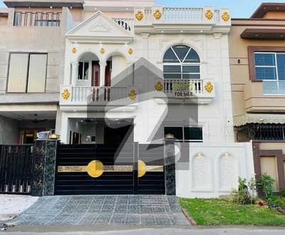 سٹی ہاؤسنگ سوسائٹی گوجرانوالہ میں 4 کمروں کا 5 مرلہ مکان 1.9 کروڑ میں برائے فروخت۔