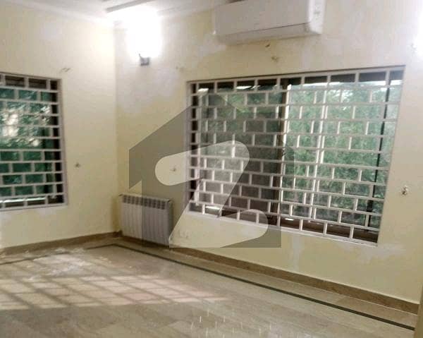 F-10 House For Rent Sized 500 Square Yards F-10 House For Rent Sized 500 Square Yards