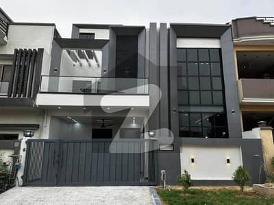 بی ۔ 17 اسلام آباد میں 8 مرلہ مکان 3.5 کروڑ میں برائے فروخت۔