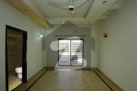 ڈی ایچ اے فیز 2 ڈیفنس (ڈی ایچ اے),لاہور میں 2 کمروں کا 1 کنال بالائی پورشن 1.1 لاکھ میں کرایہ پر دستیاب ہے۔