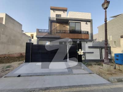 10 Marla Beautiful Front Elevation House For Sale Near To Park Or Market