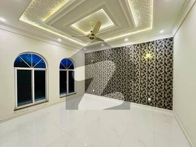 Formanites Housing Scheme 10 Marla Upper Portion Available For Rent