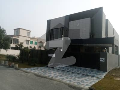 ڈی ایچ اے فیز 8 - بلاک وی فیز 8,ڈیفنس (ڈی ایچ اے),لاہور میں 5 کمروں کا 1 کنال مکان 7.36 کروڑ میں برائے فروخت۔