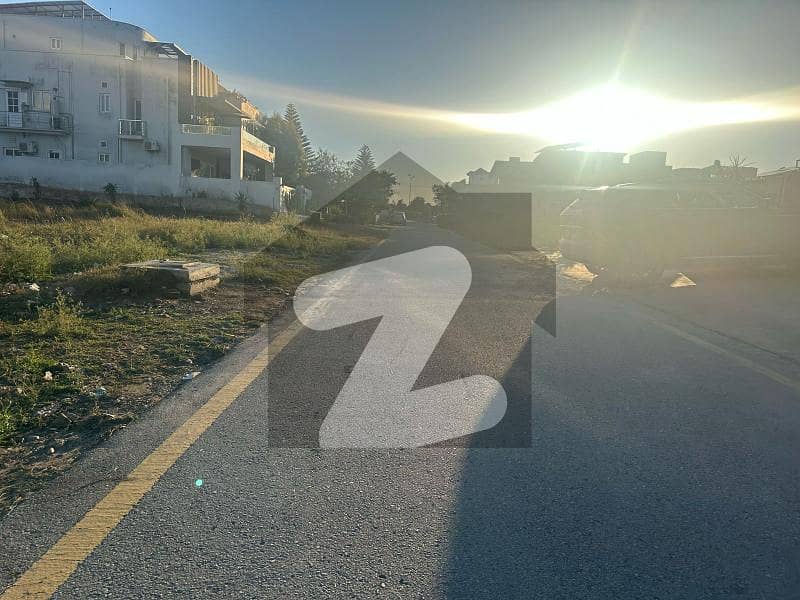 30*60 (PAIR PLOTS) prime location (50 feet wide road )