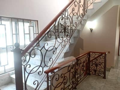 ایف ۔ 7/1 ایف ۔ 7,اسلام آباد میں 1 کنال مکان 26.0 کروڑ میں برائے فروخت۔