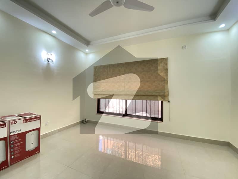 Beautiful Double Unit House Available For Rent On Prime Location Beautiful Double Unit House Available For Rent On Prime Location