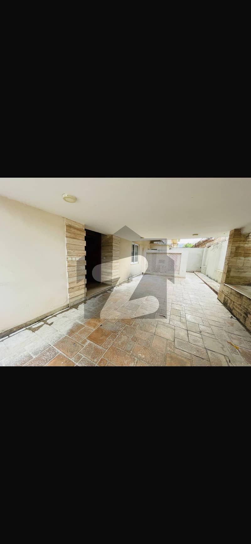 Beautiful Separate Entrance Portion Available For Rent On Prime Location Beautiful Separate Entrance Portion Available For Rent On Prime Location