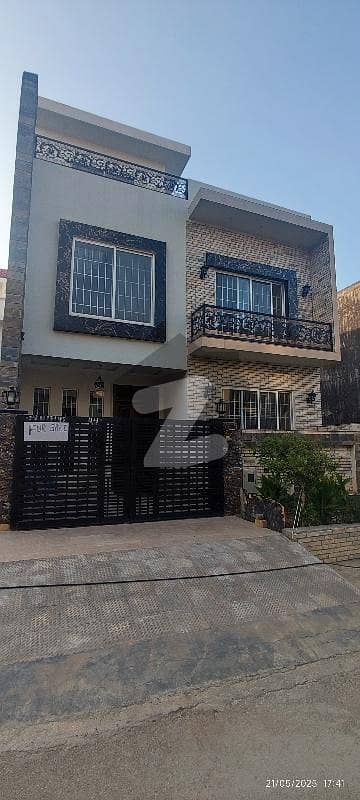 ڈی ۔ 12 اسلام آباد میں 4 کمروں کا 4 مرلہ مکان 4.5 کروڑ میں برائے فروخت۔ ڈی ۔ 12 اسلام آباد میں 4 کمروں کا 4 مرلہ مکان 4.5 کروڑ میں برائے فروخت۔