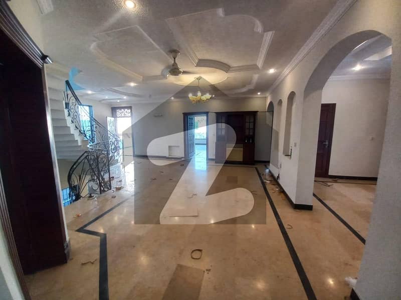E-11 Double Story House 6 Bedroom For Rent E-11 Double Story House 6 Bedroom For Rent