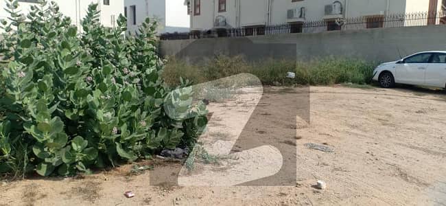 1000 yards residential plot for sale on 20th street near Zamzama Park divided into 2, silent area at most attractive location