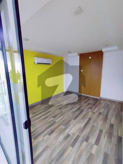 4000 sqft Office Floor Available