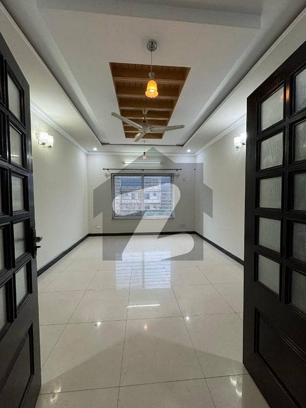 Upper Portion Available For Rent In G-13 Upper Portion Available For Rent In G-13