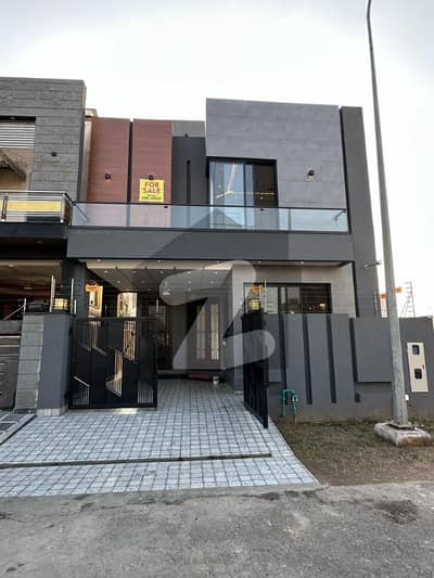 5 MARLA BRAND NEW LUXURY HOUSE FOR SALE AT HOT LOCATION