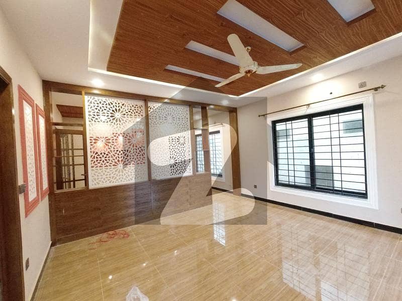 Ground Floor 22 Marla Available Old House Ground Floor 22 Marla Available Old House