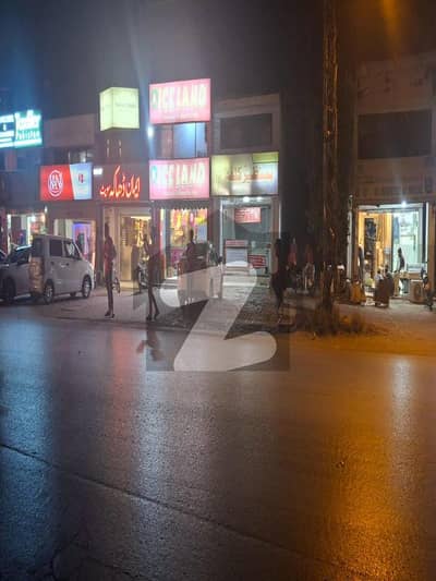 ڈی ایچ اے فیز 2 - بلاک کیو فیز 2,ڈیفنس (ڈی ایچ اے),لاہور میں 2 مرلہ دکان 4.15 کروڑ میں برائے فروخت۔
