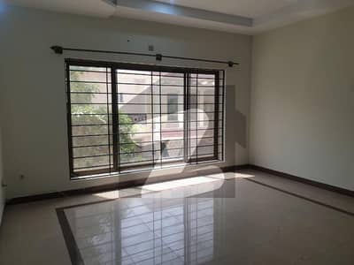 7 MARLA PORTION FOR RENT.