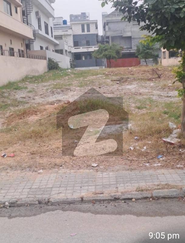 ڈی ایچ اے ڈیفینس فیز 2 ڈی ایچ اے ڈیفینس,اسلام آباد میں 1 کنال رہائشی پلاٹ 4.8 کروڑ میں برائے فروخت۔ ڈی ایچ اے ڈیفینس فیز 2 ڈی ایچ اے ڈیفینس,اسلام آباد میں 1 کنال رہائشی پلاٹ 4.8 کروڑ میں برائے فروخت۔
