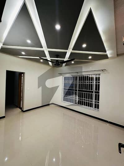 چک شہزاد اسلام آباد میں 5 کمروں کا 8 مرلہ مکان 5.0 کروڑ میں برائے فروخت۔