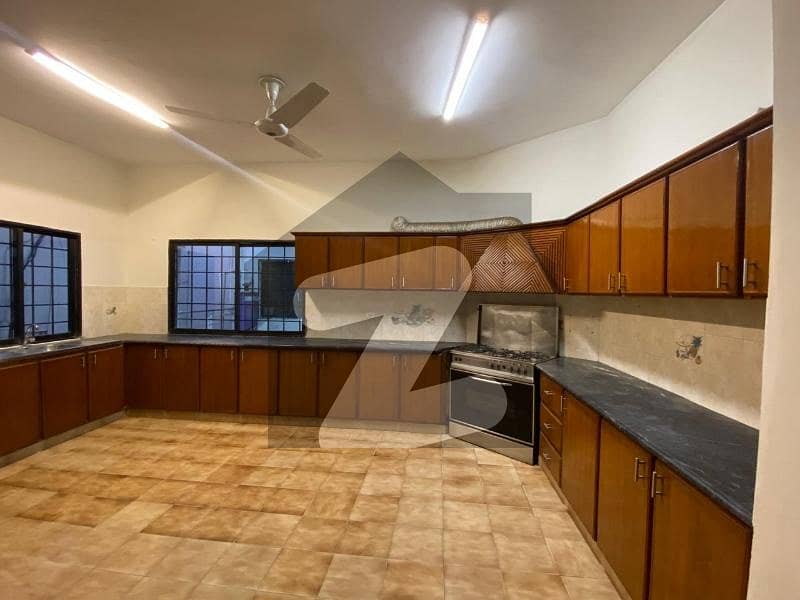 1200 Square Yards Upper Portion Available For Rent 1200 Square Yards Upper Portion Available For Rent