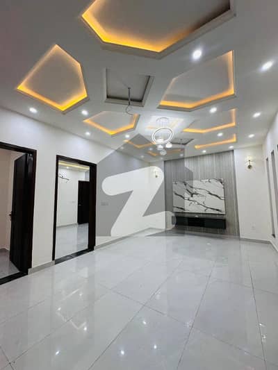 5 Marla Brand New Beautiful Flat For Rent