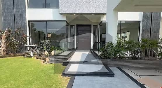 Beautiful Bungalow 30 Marla Available For Sale At Canal Road Faisalabad