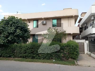 G-13/3 30x60 Corner House For Sale Park Face St. 18