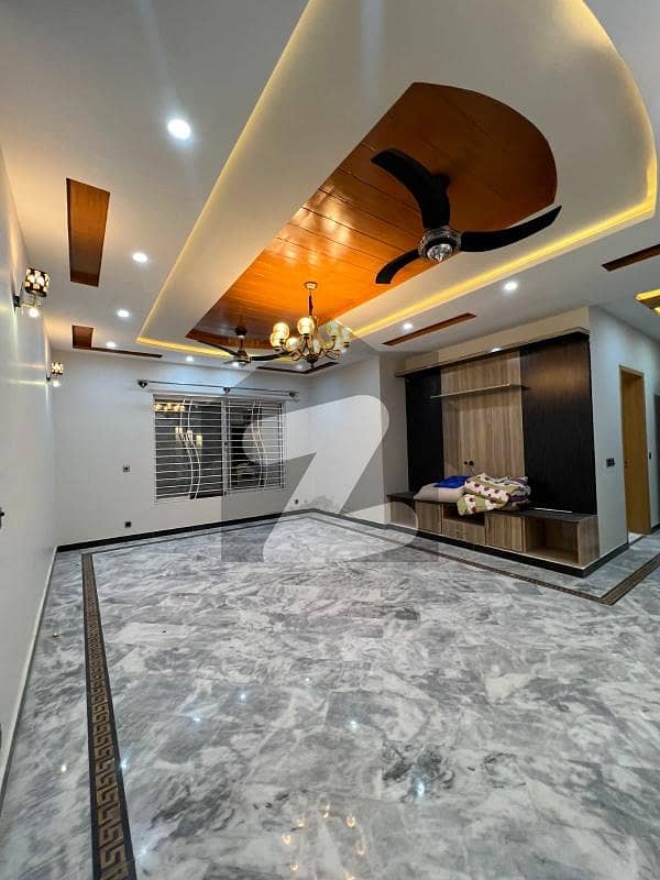 A Brand New 1 Kanal Upper Portion Available For Rent. A Brand New 1 Kanal Upper Portion Available For Rent.